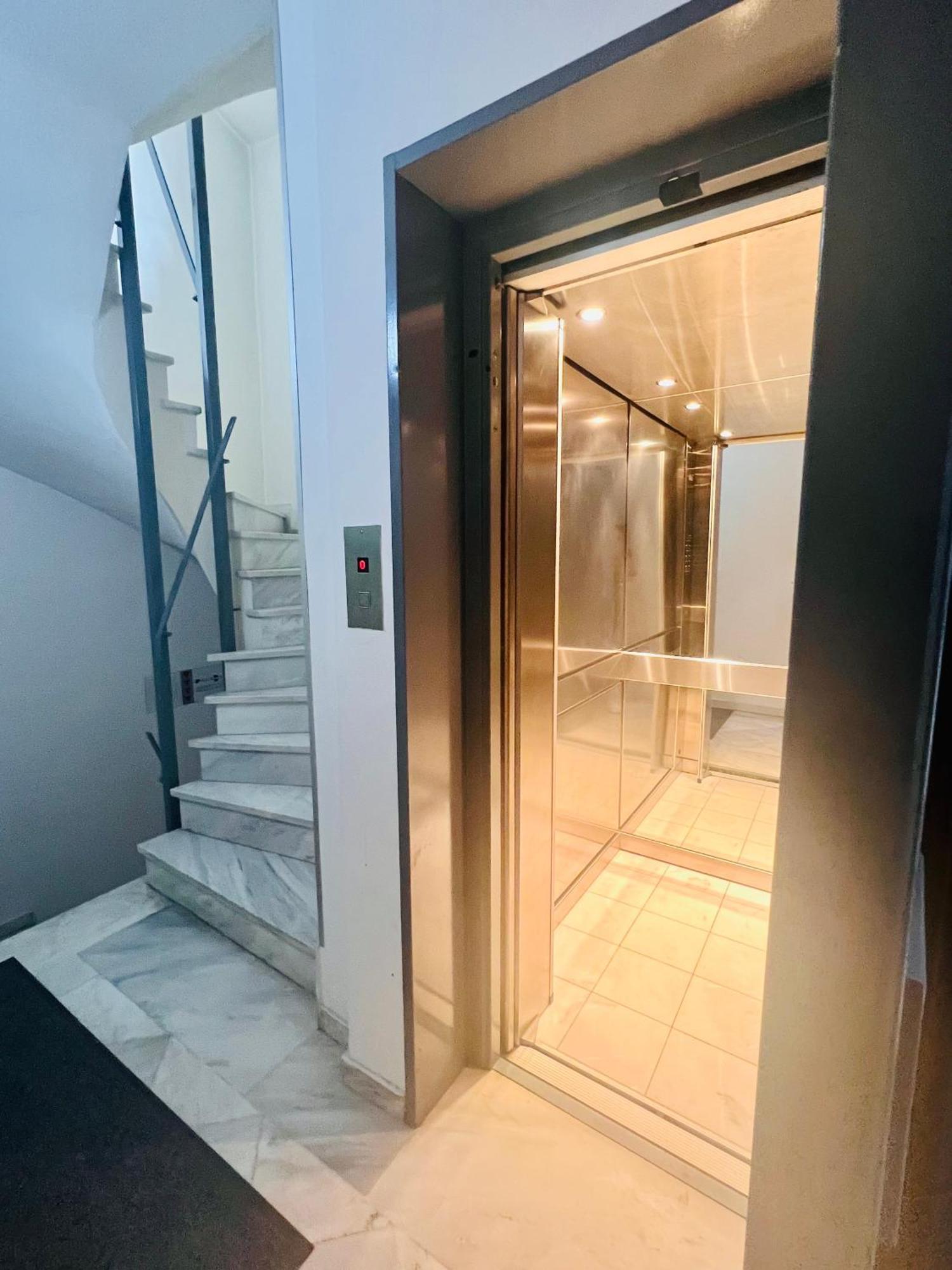 Apartment Near Marousi Hospitals & Oaka, By Promoshomes *